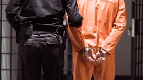 Fisioterapeuta de Florida acusado de grabar en secreto a una adolescente mientras se cambiaba