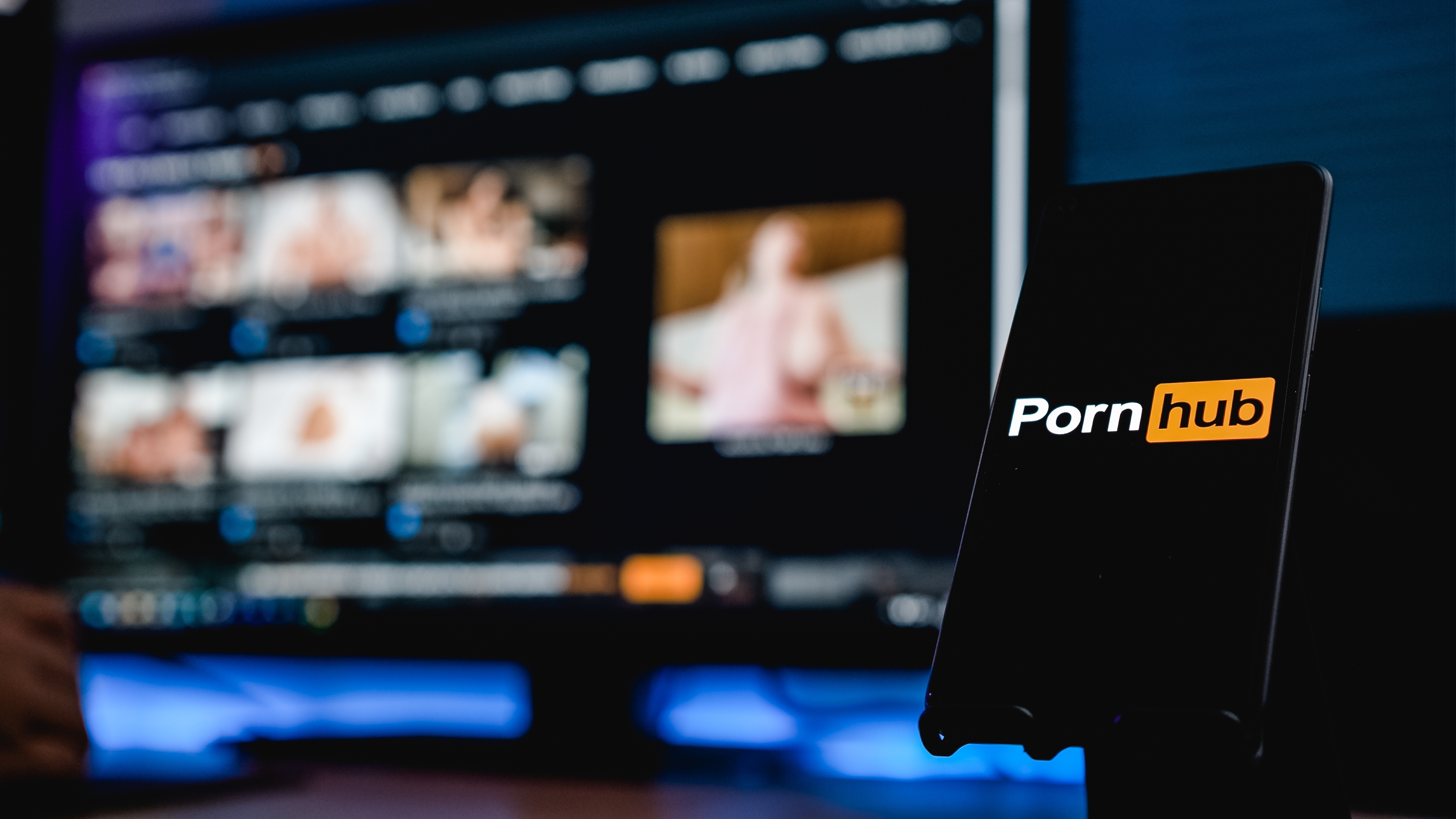 Nueva política en Pornhub: usuarios deberán verificarse para acceder a  contenidos completos - La Opinión