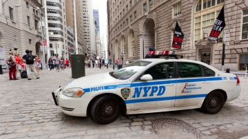 VIDEO: impactante ataque de migrantes hispanos contra agentes de policía de Nueva York