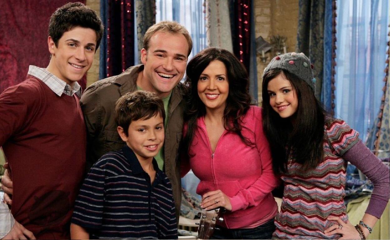 La familia Russo está de vuelta: parte del elenco original de Los  hechiceros de Waverly Place se reunió - La Opinión, image size:1250x771