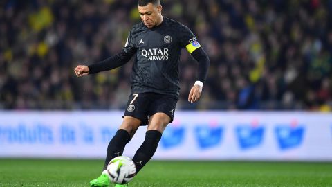 Nantes (France), 17/02/2024.- Paris Saint Germain's Kylian Mbappe in action during the French Ligue 1 soccer match between FC Nantes and Paris Saint Germain in Nantes, Western France, 17 February 2024. (Francia) EFE/EPA/Franco Arland