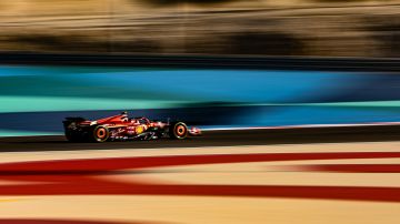 Sakhir (Bahrain), 21/02/2024.- Scuderia Ferrari driver Carlos Sainz Jr of Spain steers his car during the pre-season testing for the 2024 Formula One season at the Bahrain International Circuit in Sakhir, Bahrain, 21 February 2024. (Fórmula Uno, Bahrein, España) EFE/EPA/ALI HAIDER