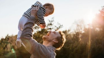 En Suecia se otorga una licencia de paternidad.