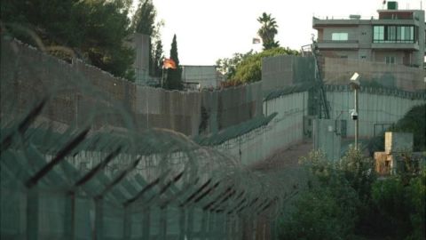 La ciudad israelí de Metula está rodeada de verjas con alambre de espino y cámaras.