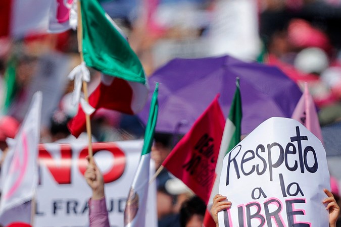 AMLO desestima la “Marcha por nuestra democracia” y dice que asistieron los beneficiados por la corrupción