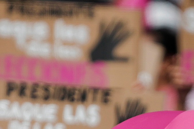 Miles acusan al gobierno de López Obrador de corrupto en las marchas por la democracia en México