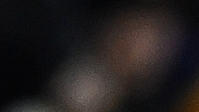 Pep Guardiola dándole indicaciones al delantero noruego Erling Haaland durante un partido de esta temporada.