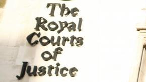 Assange se ausenta por enfermedad de juicio de extradición