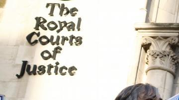 Assange se ausenta por enfermedad de juicio de extradición