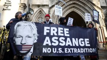 Assange se ausenta por enfermedad de juicio de extradición