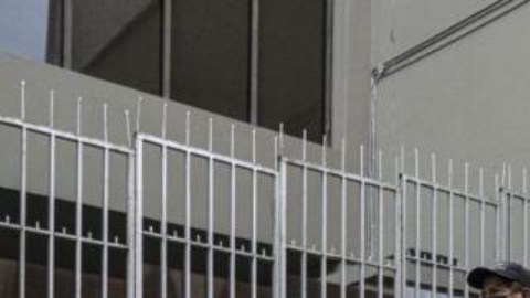 La escasez de dólares ha obligado a los bolivianos a hacer largas colas para conseguirlos.