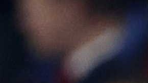 Hirving Lozano disputa un balón con Julian Ryerson.