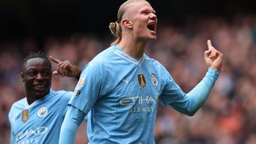 Manchester (United Kingdom), 10/02/2024.- Erling Haaland of Manchester City celebrates scoring a goal during the English Premier League soccer match between Manchester City and Everton FC, at the Etihad Stadium in Manchester, Britain, 10 February 2024. (Reino Unido) EFE/EPA/ASH ALLEN EDITORIAL USE ONLY. No use with unauthorized audio, video, data, fixture lists, club/league logos, 'live' services or NFTs. Online in-match use limited to 120 images, no video emulation. No use in betting, games or single club/league/player publications.