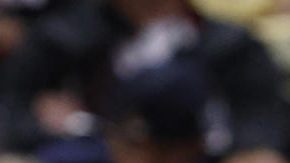 Jaime Jáquez Jr. haciéndole un marcaje a Kevin Durant.