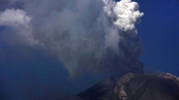 VIDEO: Explosión del volcán Popocatépetl en México causa alarma y caída de ceniza a sus alrededores