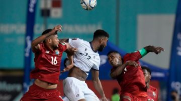 Panama's Andres Andrade, left, and Harold Cummings, right, challenge the Dominican Republic's Luiyi de Lucas for the ball during a FIFA World Cup Qatar 2022 qualifying soccer match, in Panama City, Tuesday, June 8, 2021. (AP Photo/Arnulfo Franco)