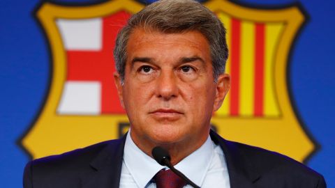 El presidente del FC Barcelona, Joan Laporta, estaría contento con el trabajo que está realizando el mexicano Rafa Márquez al frente del Barcelona Athletic en la tercera división española.