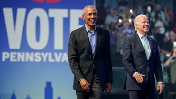 Joe Biden y Barack Obama en un mitin de campaña para Josh Shapiro y John Fetterman, el 5 de noviembre de 2022, en Filadelfia.