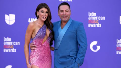 Óscar de la Hoya y Holly Sonders