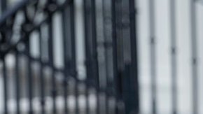 Biden llama a empresas a poner fin a la práctica de poner menos producto en bolsas y cobrar lo mismo