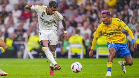 Julián Araujo en un partido contra el Real Madrid.