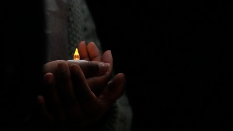 Los dos niños murieron porque fueron atropellados al cruzar la calle con sus familiares en Los Ángeles.