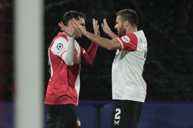A pesar de la falta de gol que ha tenido Santiago Giménez en lo que va de este 2024 el mexicano sigue siendo el máximo artillero del Feyenoord en la temporada.