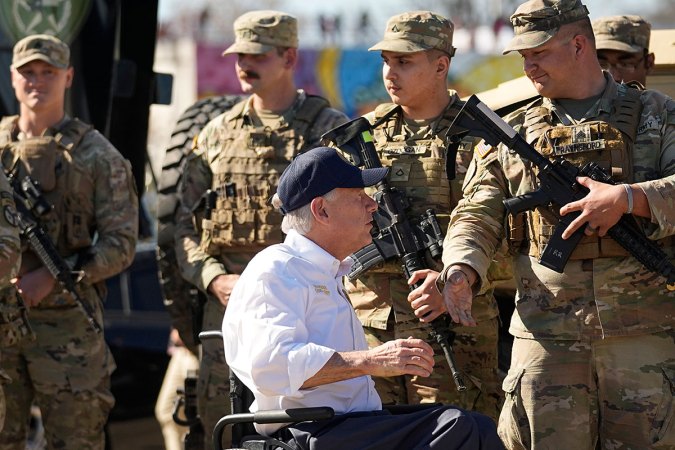 AMLO califica de “politiquería” el campamento militar de Texas colocado en la frontera