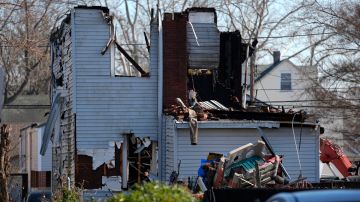Al menos 6 personas desaparecidas en casa de Pensilvania que se incendió durante un tiroteo