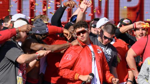 Jugadores de Kansas City Chiefs durante el desfile de celebración del Super Bowl.