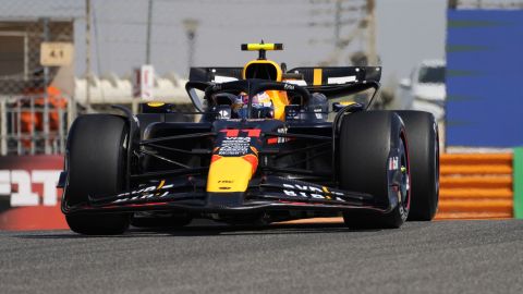 El mexicano Sergio "Checo" Pérez durante los test de pretemporada de la Fórmula 1 que se llevan a cabo en Bahréin.