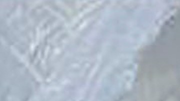 La foto muestra una ojiva de fabricación iraní con destino a los hutíes de Yemen, incautada de un barco en el Mar Arábigo.