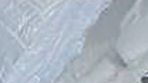 La foto muestra una ojiva de fabricación iraní con destino a los hutíes de Yemen, incautada de un barco en el Mar Arábigo.