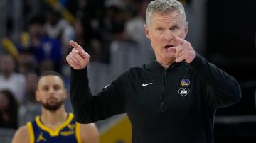 Golden State Warriors coach Steve Kerr gestures to players during the second half of the team's NBA basketball game against the Los Angeles Lakers in San Francisco, Thursday, Feb. 22, 2024. (AP Photo/Jeff Chiu)