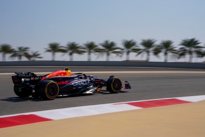 El mexicano Sergio "Checo" Pérez durante una de las sesiones de práctica oficial que se llevaron a cabo en el Circuito Internacional de Bahréin el pasado fin de semana.