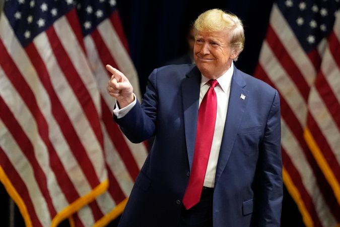 El candidato presidencial republicano Donald Trump, llega a un mitin de campaña en Rock Hill, Carolina del Sur.