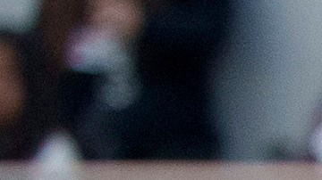 Denis Bouanga, goleador del LAFC, dribla al portero Andrew Thomas, de Seattle, en un ataque en el primer tiempo que fue salvado por la defensa.