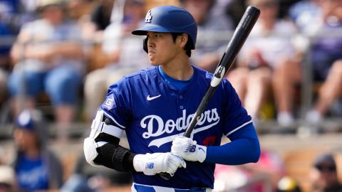 El astro japonés Shohei Ohtani respondió a las expectativas que había en torno a su primer partido oficial con los Dodgers en los entrenamientos primaverales.