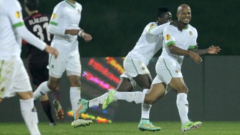 Rio Ave's Yonathan Del Valle, right, from Venezuela celebrates after scoring the opening goal against Aalborg BK during their Europa League Group J soccer match, in Vila do Conde, Portugal, Thursday Dec. 11, 2014. (AP Photo/Paulo Duarte)