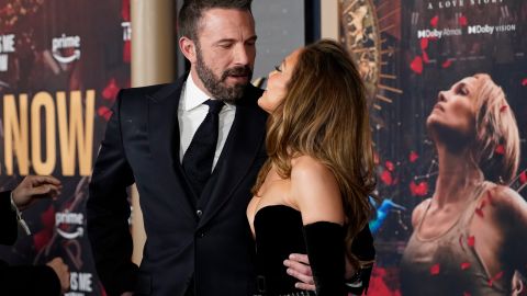 Ben Affleck y Jennifer Lopez en el estreno de This Is Me Now: A Love Story.