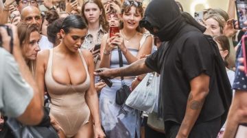 Bianca Censori y Kanye West en Florencia, Italia.