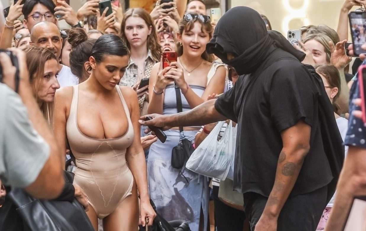 Kanye West hace que Bianca Censori arrase sin ropa en el Milan Fashion Week  - La Opinión