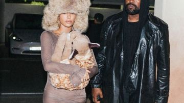 Bianca Censori y Kanye West en Dubai.