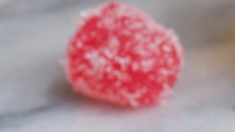 Madre que dio tratamiento con gomitas CBD a su hija con cáncer irá a la cárcel