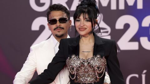 Christian Nodal y Cazzu en el Latin Grammy.