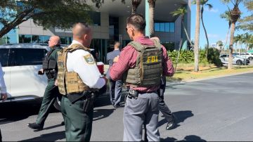 Francotirador del equipo SWAT en Florida mata a secuestrador de un banco armado con un cuchillo