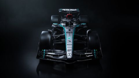 Mercedes presentó el W15