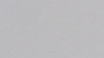 Una madre batalla con su hijo que iba a ser vacunado en Clínica Romero.