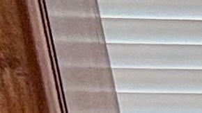 Esmeralda Díaz con su hijo Dante y el abogado en migración Alex Gálvez quien arregló su residencia sin cobrar nada. (Araceli Martínez/La Opinión)