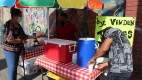 La ciudad de Los Ángeles podría permitir a vendedores ambulantes operar en áreas turísticas populares.